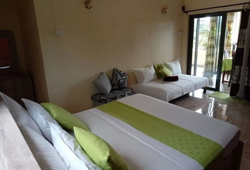 پانسیون Riverside Holiday Home