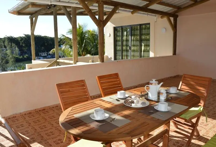 پانسیون Riverside Holiday Home