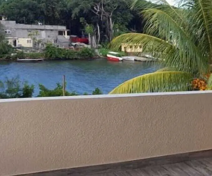 پانسیون Riverside Holiday Home