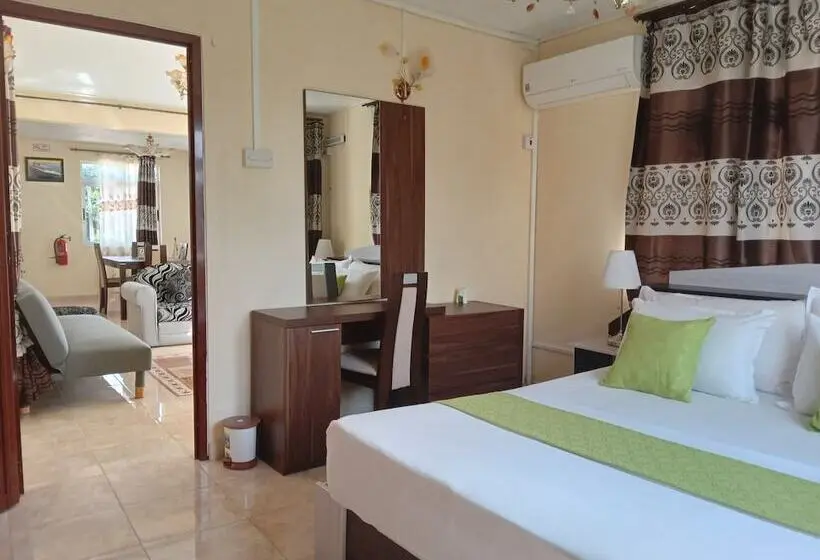 پانسیون Riverside Holiday Home