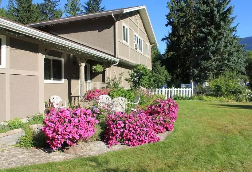 Alpenrose Revelstoke Bed & Breakfast