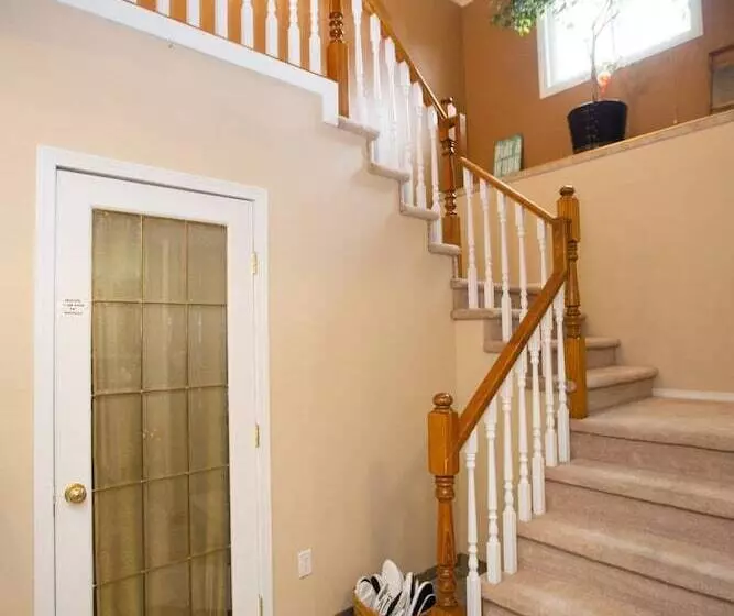 Alpenrose Revelstoke Bed & Breakfast