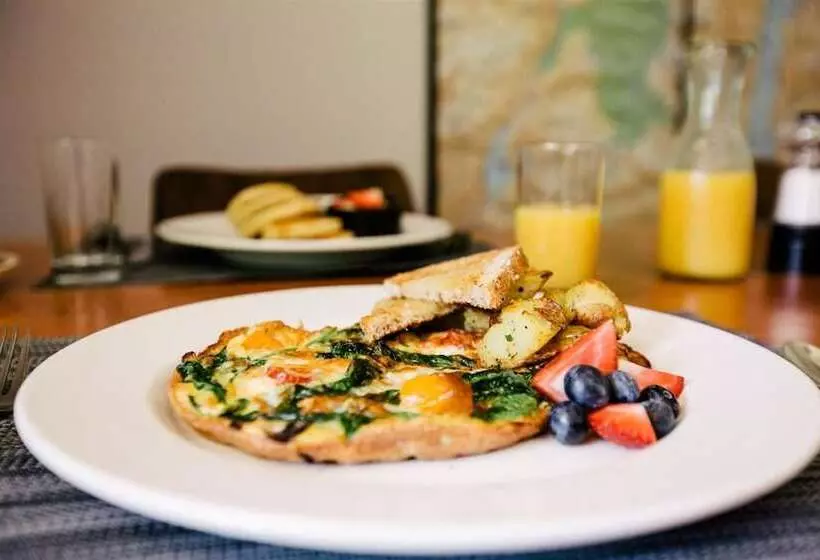 Alpenrose Revelstoke Bed & Breakfast