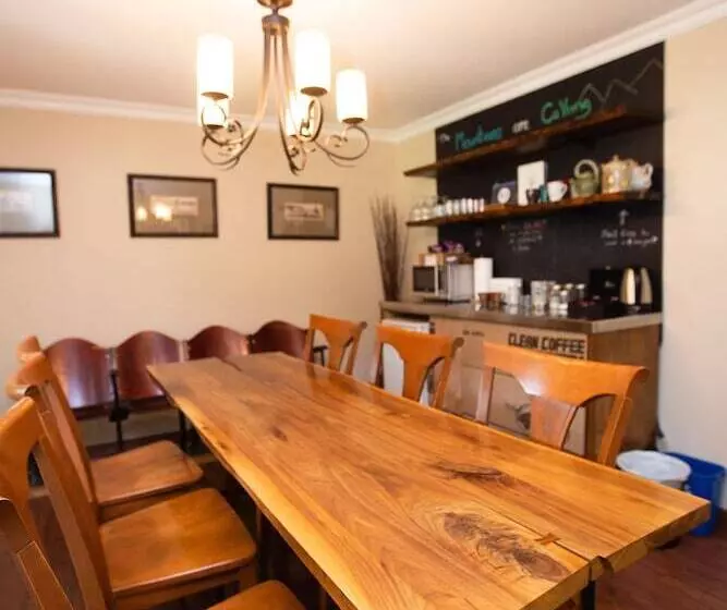 Alpenrose Revelstoke Bed & Breakfast