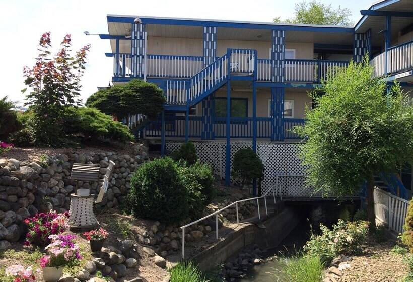 Blue Stream Motel