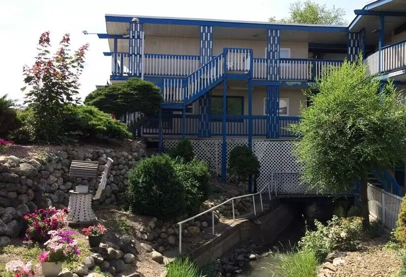 Blue Stream Motel