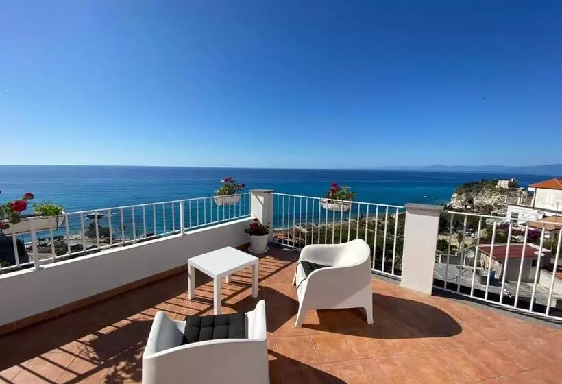 مسافرخانه Tropea Boutique