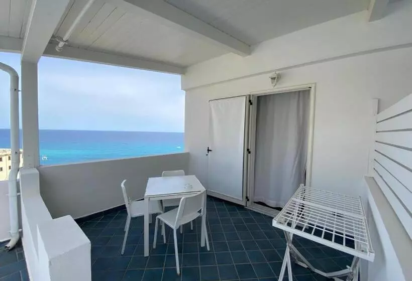مسافرخانه Tropea Boutique