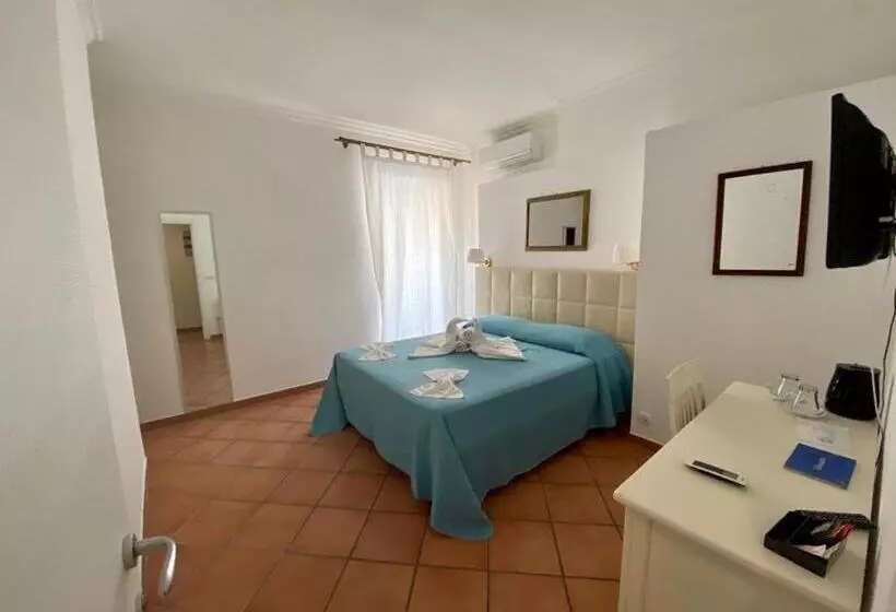 مسافرخانه Tropea Boutique
