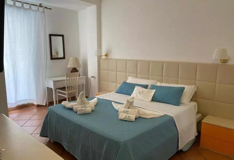 مسافرخانه Tropea Boutique