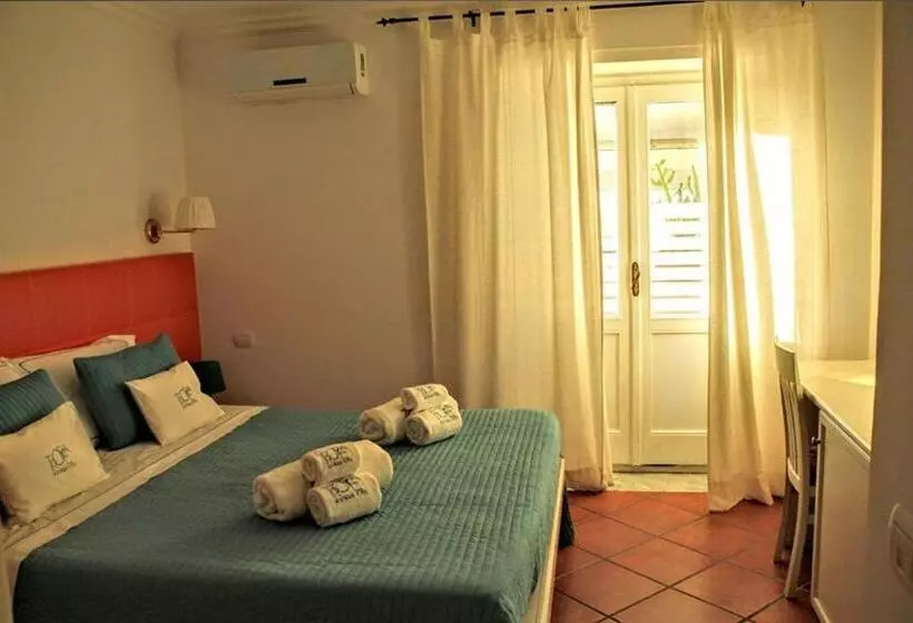 مسافرخانه Tropea Boutique