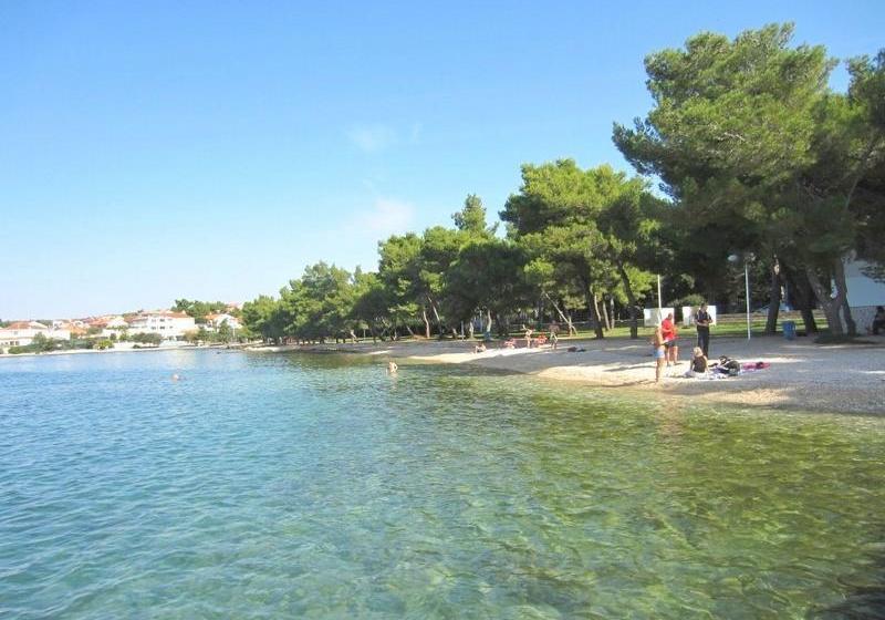 ホテル Apartments Lili Flora