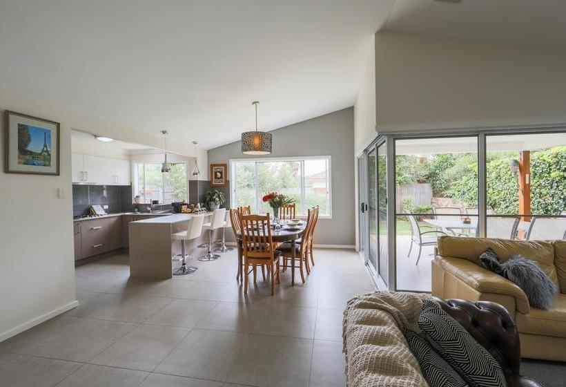 בית מלון כפרי Armidale Cottage   House 2