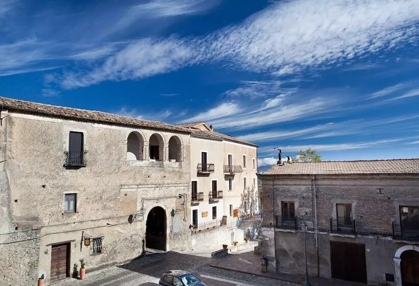 Hotelli Castello Di Altomonte