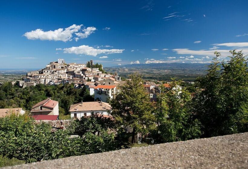 Отель Castello Di Altomonte