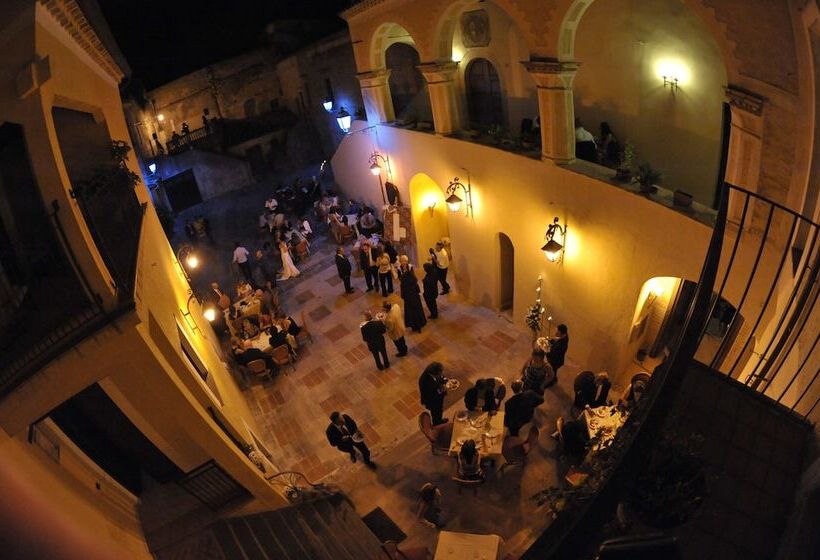 Отель Castello Di Altomonte