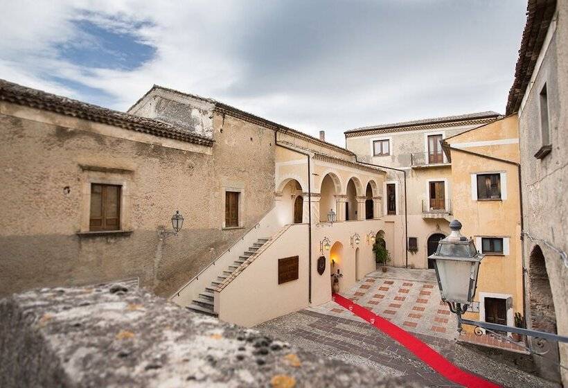 Отель Castello Di Altomonte