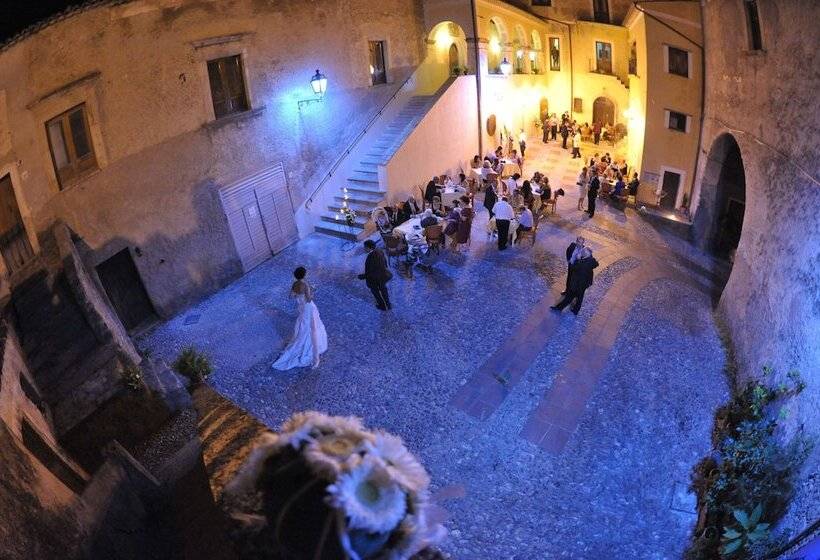 Отель Castello Di Altomonte