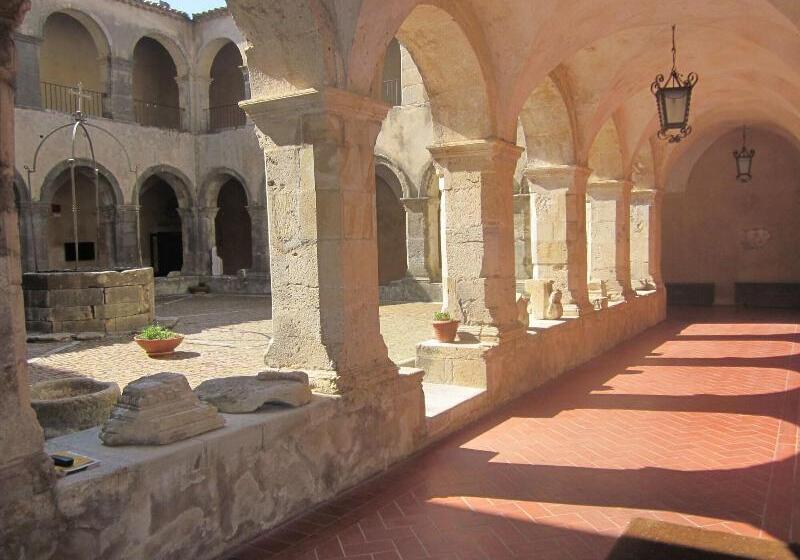 Отель Castello Di Altomonte