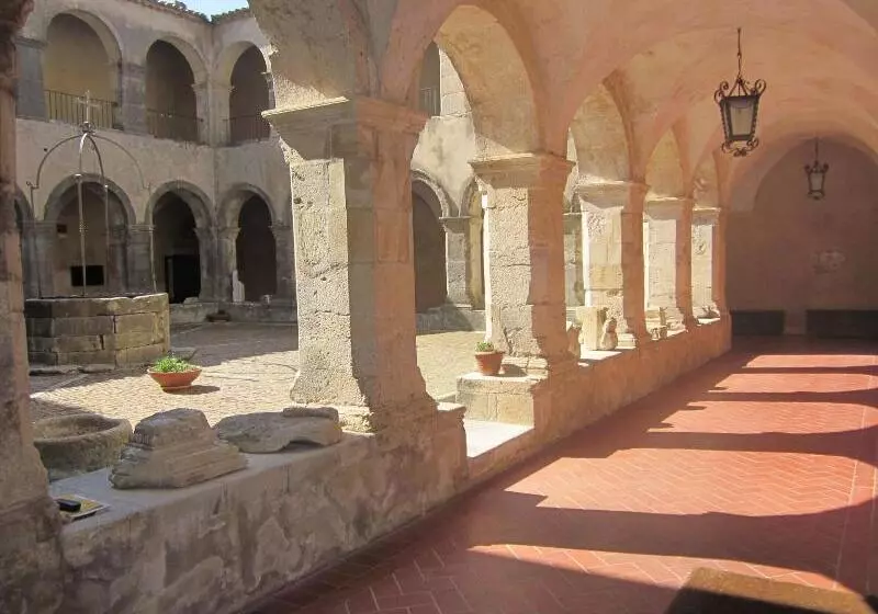 Hotelli Castello Di Altomonte