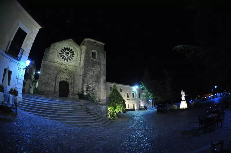 Hotelli Castello Di Altomonte