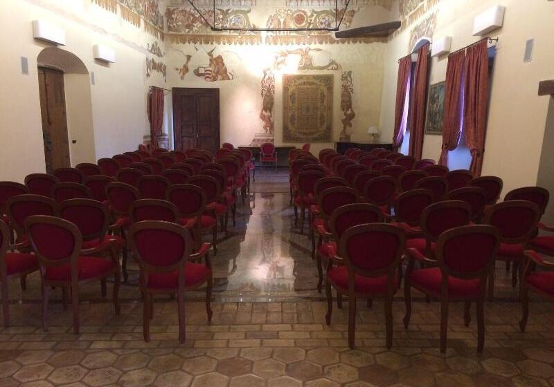 Отель Castello Di Altomonte