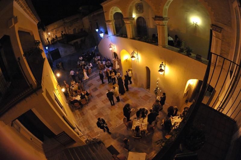 Отель Castello Di Altomonte