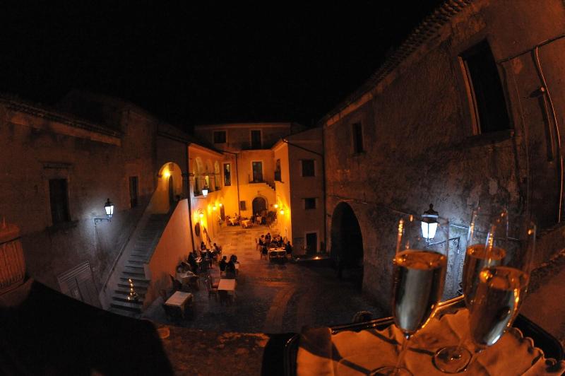 Отель Castello Di Altomonte