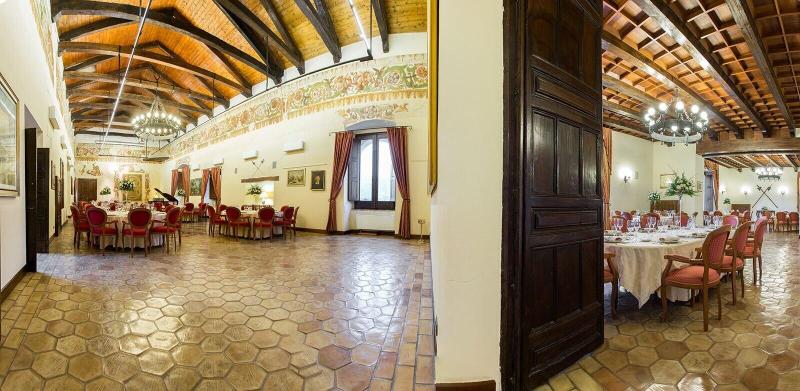 Отель Castello Di Altomonte