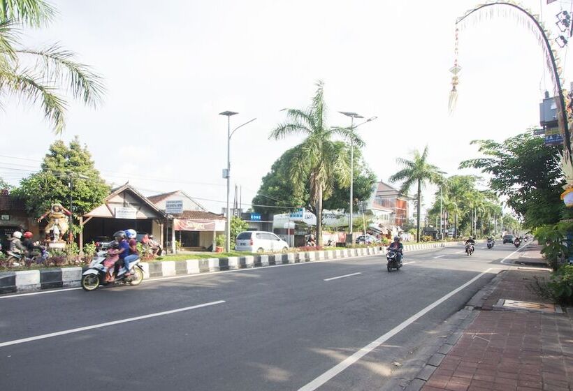 Maxi Hotel Kedonganan