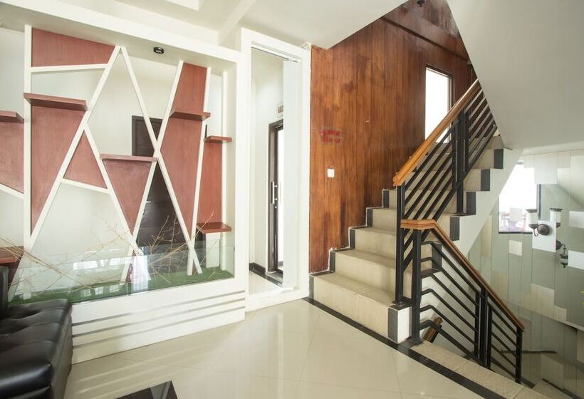 Maxi Hotel Kedonganan