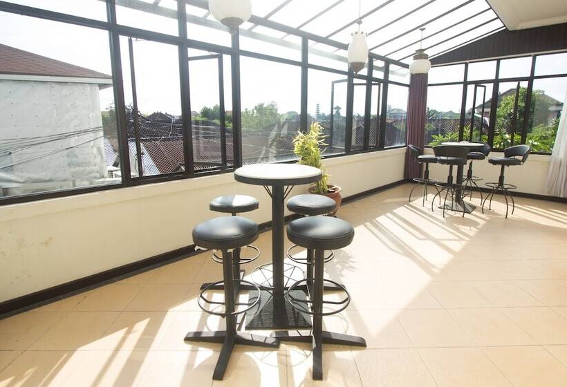 Maxi Hotel Kedonganan