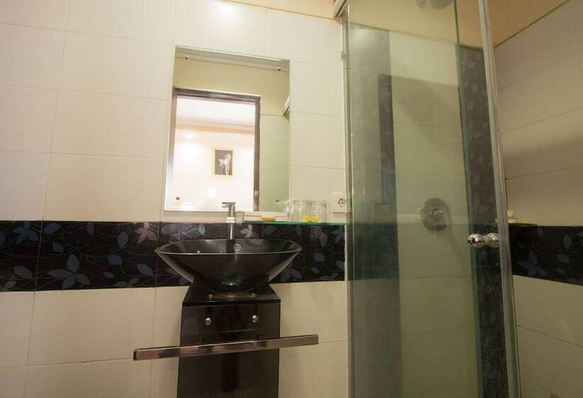 Maxi Hotel Kedonganan