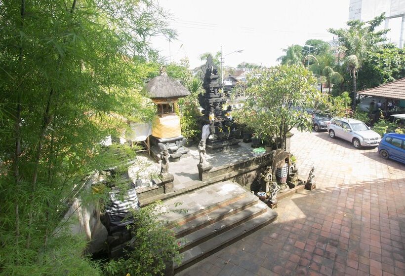 Maxi Hotel Kedonganan