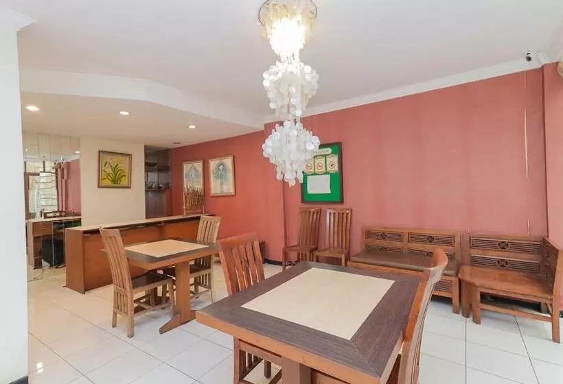 Hotelli Reddoorz Near Gubeng Station