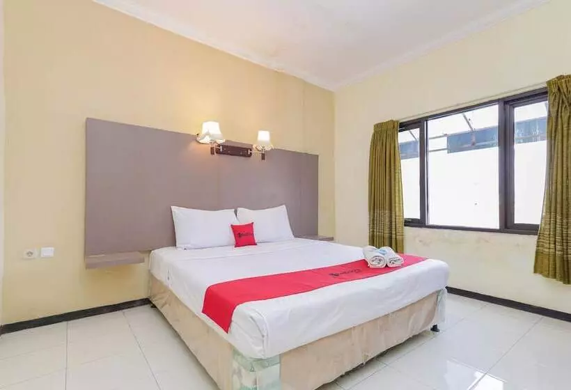 Hotelli Reddoorz Near Gubeng Station