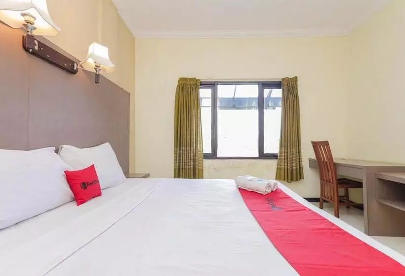 Hotelli Reddoorz Near Gubeng Station