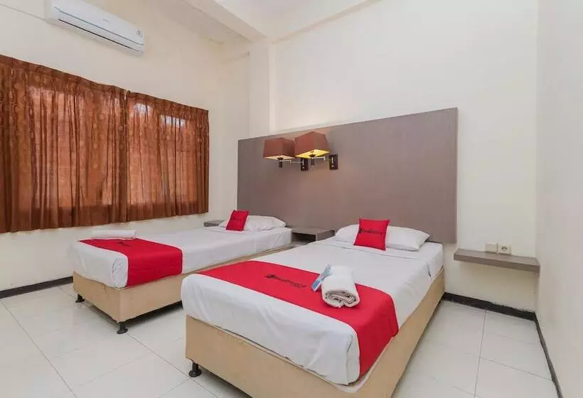 Hotelli Reddoorz Near Gubeng Station