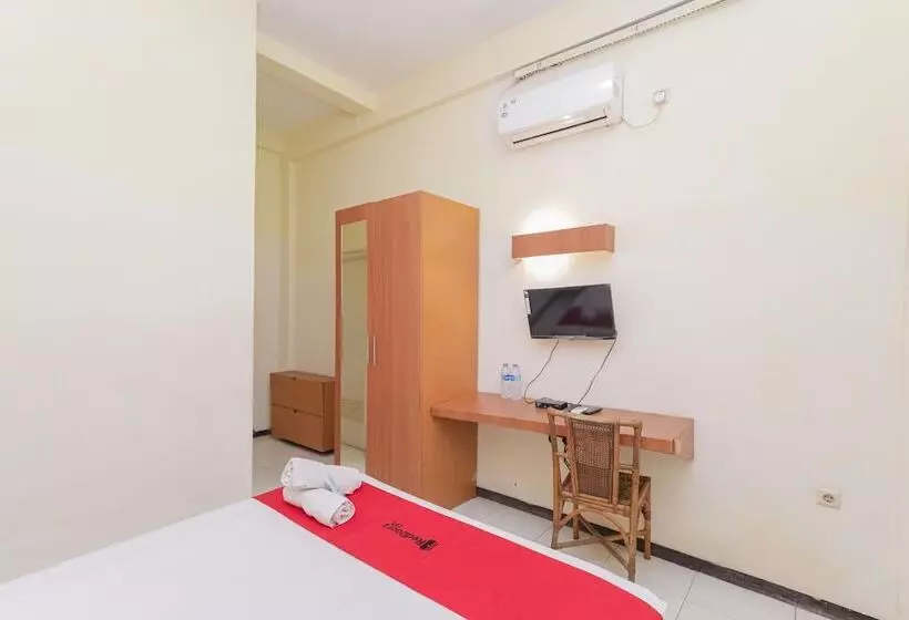 Hotelli Reddoorz Near Gubeng Station