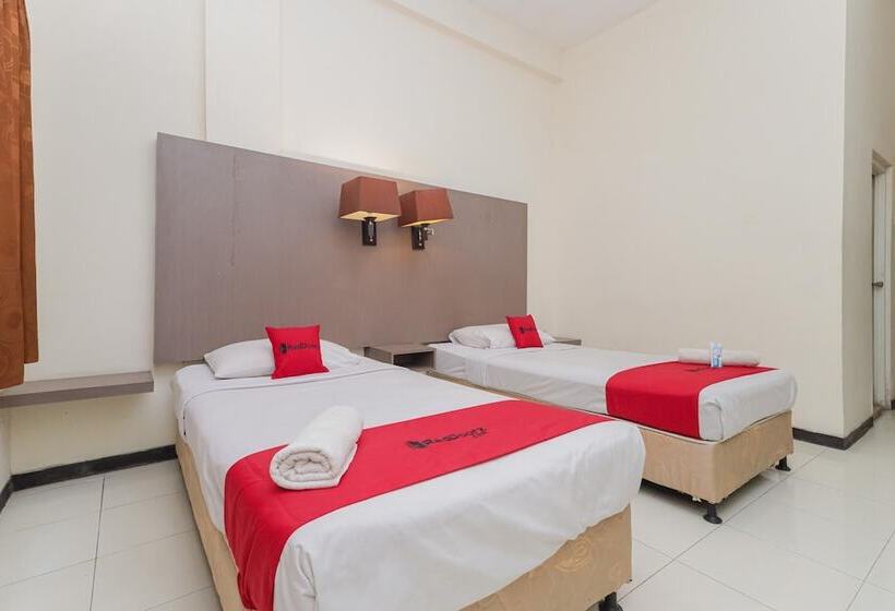 فندق Reddoorz Near Gubeng Station