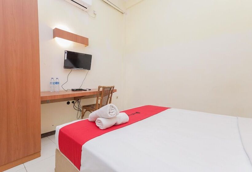 فندق Reddoorz Near Gubeng Station