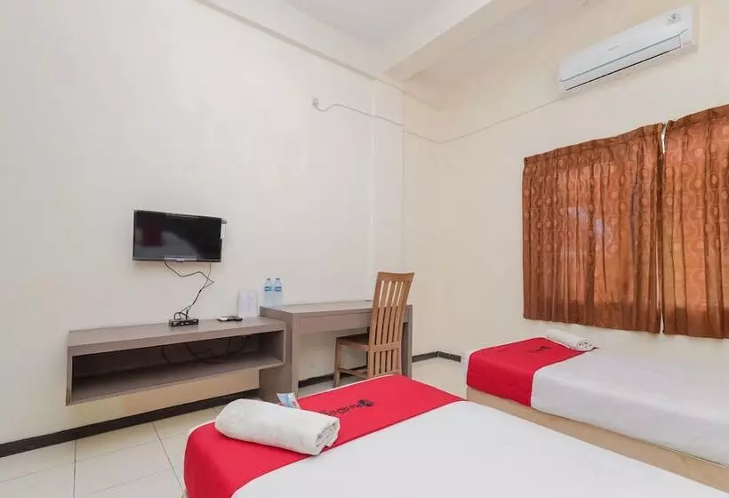 Hotelli Reddoorz Near Gubeng Station