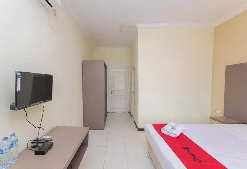 Hotelli Reddoorz Near Gubeng Station
