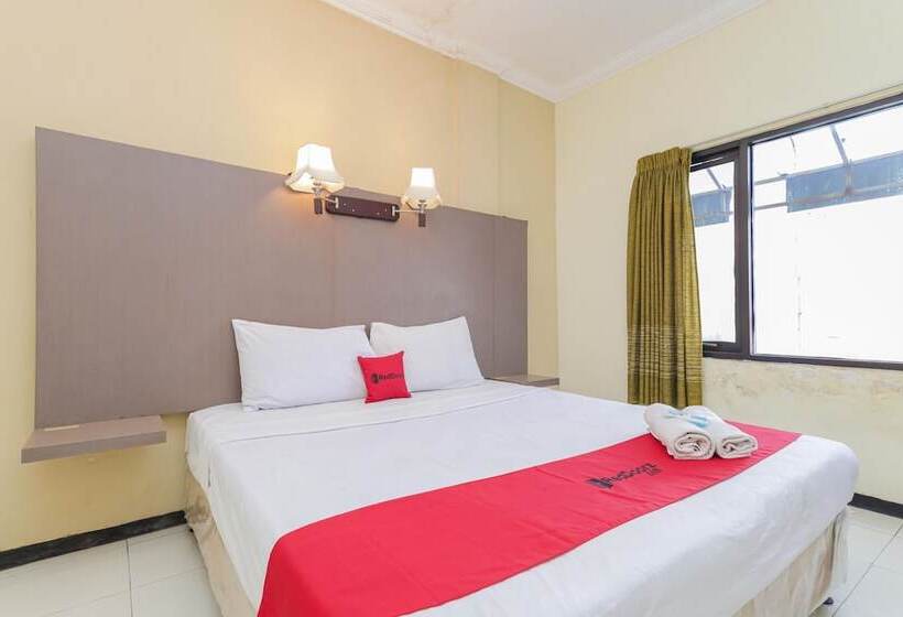 فندق Reddoorz Near Gubeng Station