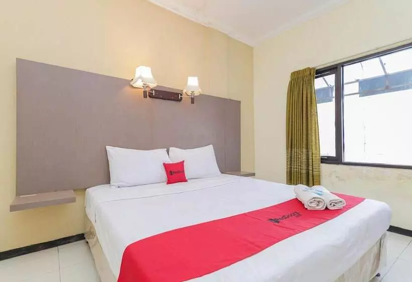 Hotelli Reddoorz Near Gubeng Station