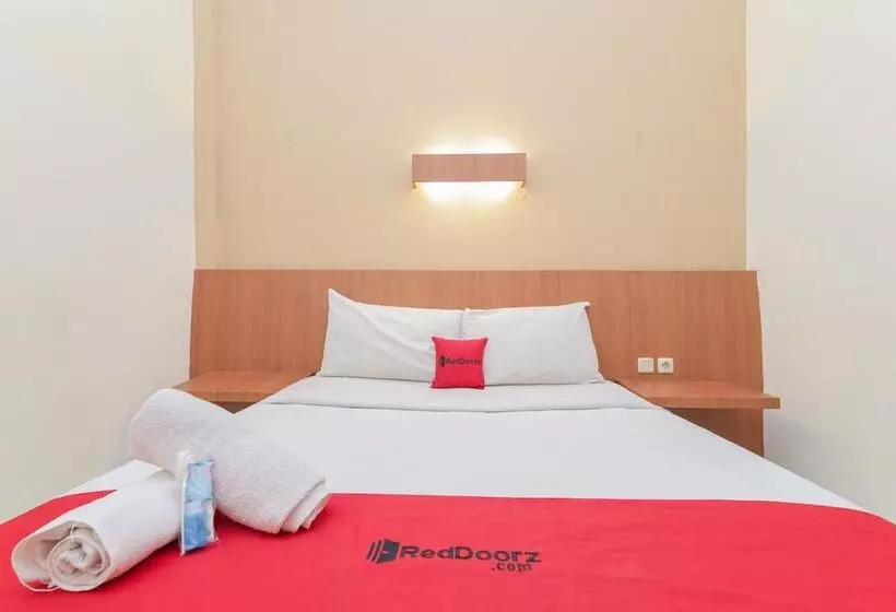 Hotelli Reddoorz Near Gubeng Station