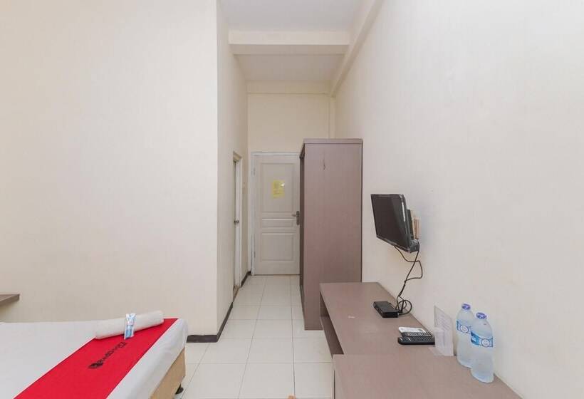 فندق Reddoorz Near Gubeng Station