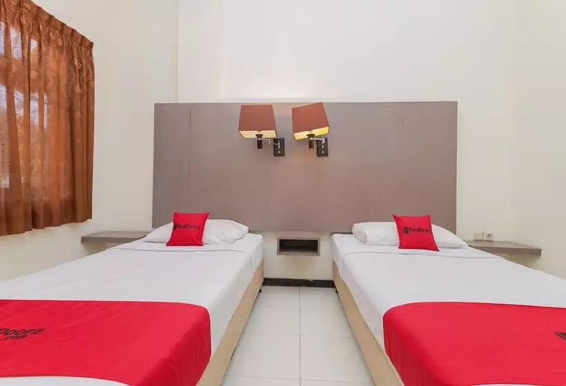 Hotelli Reddoorz Near Gubeng Station