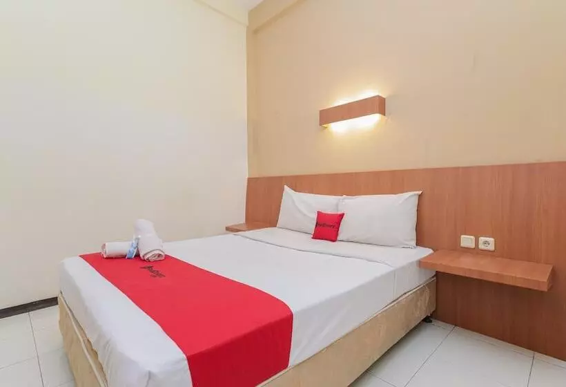 Hotelli Reddoorz Near Gubeng Station