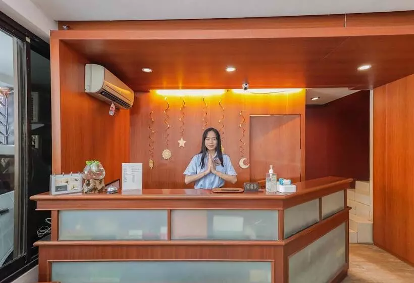 Hotelli Reddoorz Near Gubeng Station